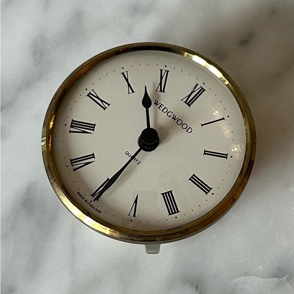 VINTAGE WEDGWOOD Bone China Floral & Gold Clock - Quartz Movement - Picture 10 of 15